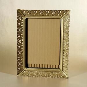 Vintage Gold Tone Hollywood Regency Ornate 5x7”Picture Frame Filigree Victoriana